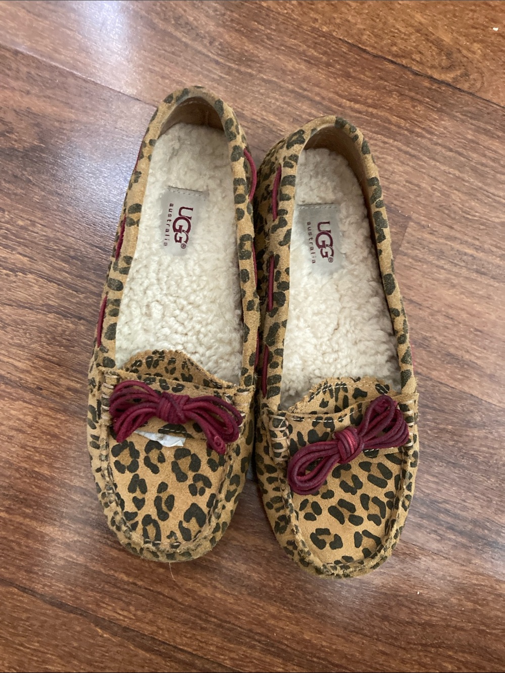 UGG Women's Leopard Print Moccasin Slippers with Burgundy Bow Accents Sz 6